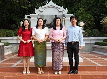 The activity of making merit and
offering alms to Her Royal Highness
Princess Saisawali Phrom, the Princess
of Suthasini Nakhon, the beloved Maharaj
Padivorada, Somdet Chaofah Malini
Nopadara Sirinipapanwadee, the Prince of
Sri Sachanalai Surakanya, and S