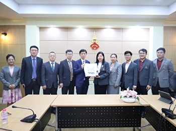 ผู้อำนวยการโรงเรียนสาธิต
ต้อนรับคณะผู้บริหาร มหาวิทยาลัย Yunnan
Normal University (云南师范大学)