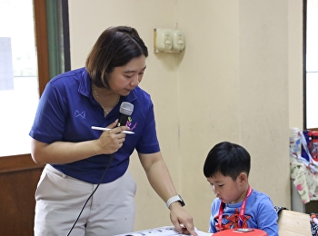 If you want to make learning English a
little easier, you should try learning
with Teacher Ying.