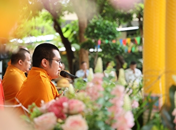 Activities to make merit by giving alms
to monks and dry food to 3 monks