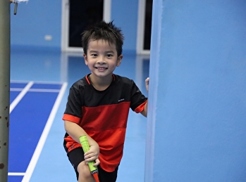 Let's play badminton! It's fun and
healthy for sure.