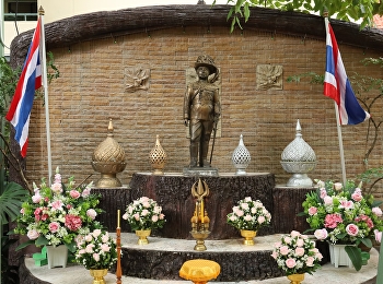 (รัชกาลที่ ๖)
พระผู้ทรงพระราชทานกำเนิดลูกเสือไทย