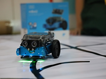 coding Robot STEM Learning
หุ่นยนต์เพื่อการเรียนรู้