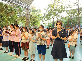 “
ช่วงเวลาคุณภาพกับนักเรียนเริ่มได้ตั้งแต่หน้าเสาธง”