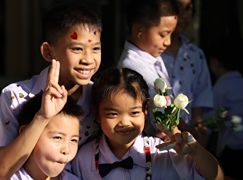 ความอบอุ่นที่เกิดขึ้นตลอดปี
แต่การอำลาครั้งนี้ปีละครั้ง